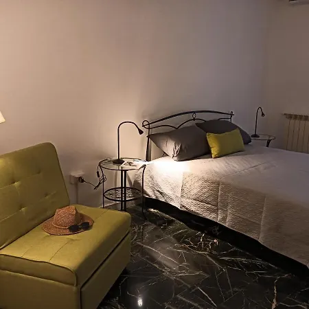 Laura Domus Apartment *